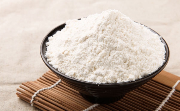 面粉面膜的制作与功效有哪些？面粉敷脸的功效与作用(1)