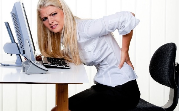 坐久了背疼怎么回事？坐久了背疼怎么办？[图]