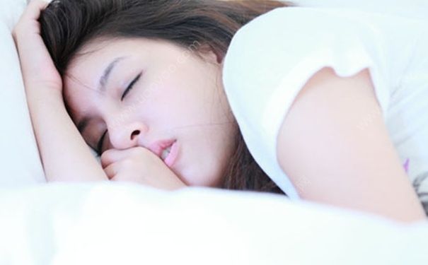 多囊卵巢是怎么引起的？多囊卵巢是怎么回事？[图]