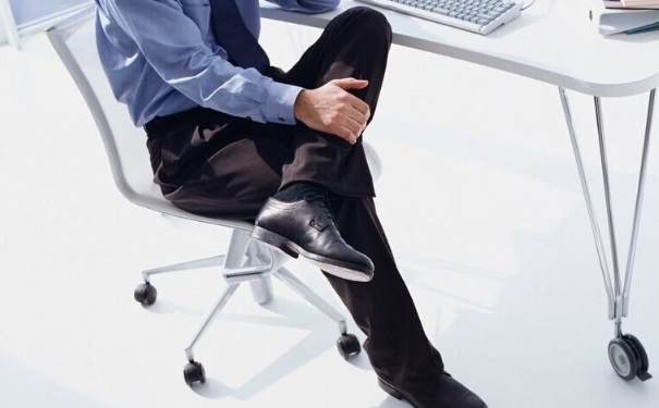 跷二郎腿腿麻是怎么回事？跷二郎腿腿麻要抽筋什么原因