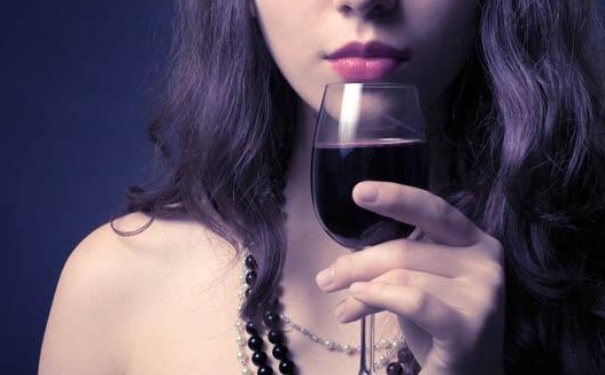 女性喝红酒有什么好处？女性喝红酒的好处有哪些？(1)