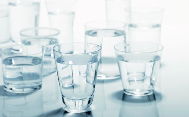 白开水是酸性还是碱性？白开水是碱性还是酸性？[图]