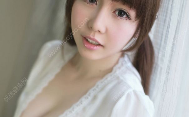 16岁女孩肩膀一高一低怎么办？16岁女生肩膀不对称是为什么？(2)