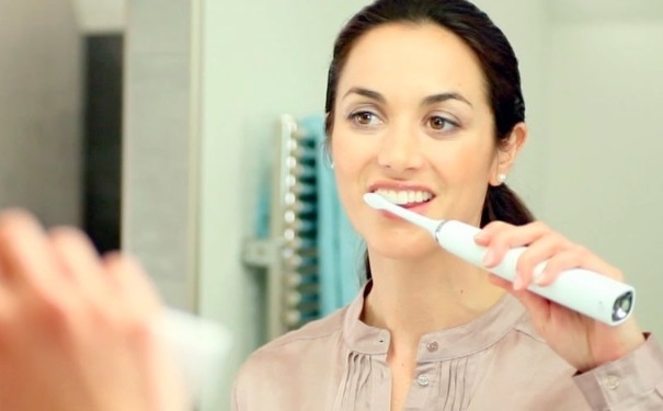 烤瓷牙能用电动牙刷吗？烤瓷牙可以用电动牙刷吗？[图]
