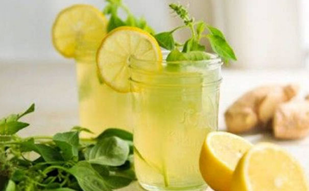 柠檬水晚上喝好还是白天喝好？柠檬水什么时候喝最好？[