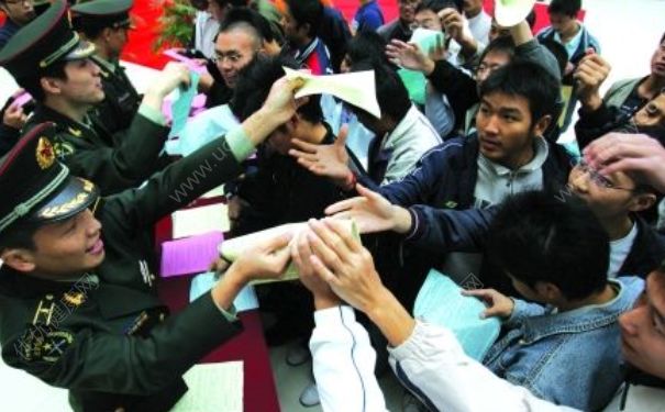 初中生可以当兵吗？初中生可以考大专吗？(2)