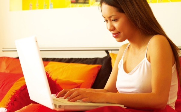 通宵玩电脑的危害是什么？熬夜玩电脑的危害[图]