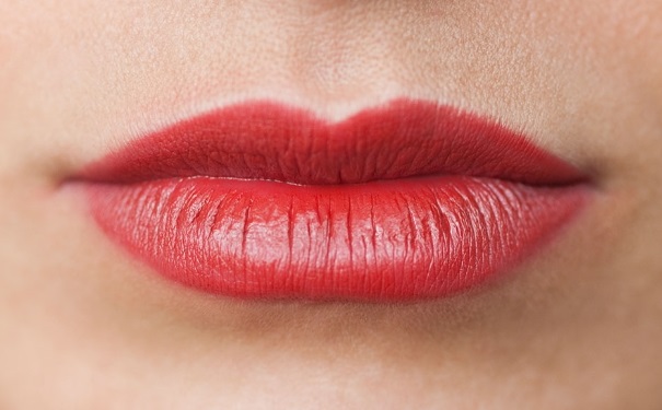 嘴唇厚怎么化妆？嘴唇太厚怎么化妆？(1)