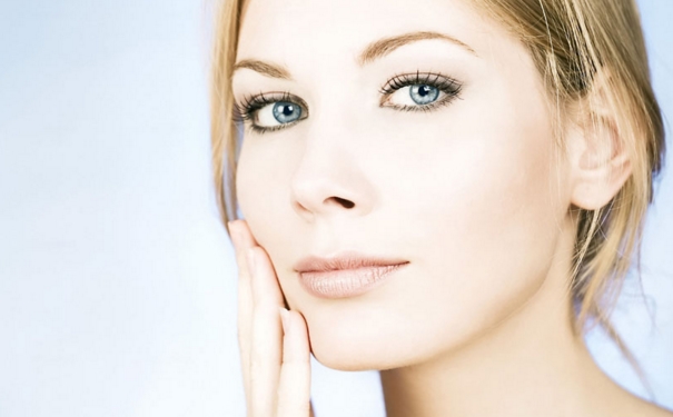 打肉毒素后脸部表情不自然怎么办？打了肉毒素表情僵硬怎么办？(1)