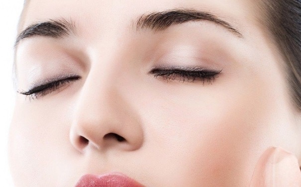 怎样把眼睫毛变翘？让睫毛变翘的小窍门(1)