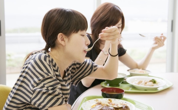 吃太饱会有哪些危害？吃撑了有什么坏处？(1)