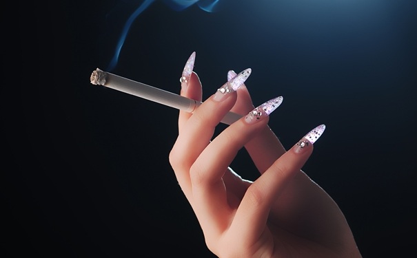 女人抽烟对皮肤有害吗？女人抽烟对皮肤的危害有哪些？[