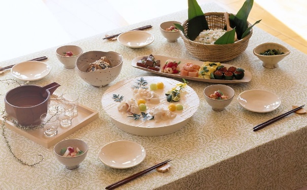 晚餐吃太饱的危害是什么？晚餐吃太多有什么危害？(1)