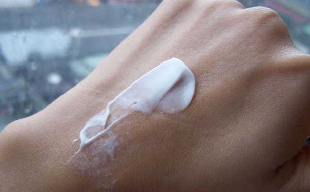 身体乳可以当护手霜用吗？护手霜和身体乳的区别(1)
