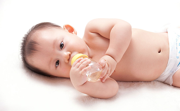 初乳是什么颜色？初乳的颜色[图]