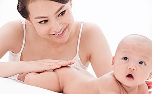 婴儿抚触的注意事项有哪些？婴儿抚触要注意什么？(1)