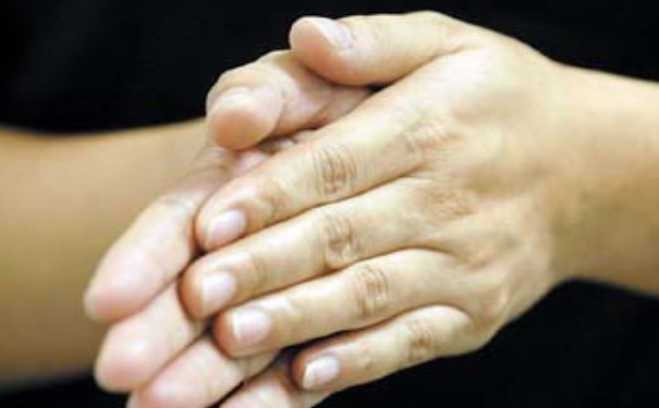 手冻了怎么办？手冻了简单的治疗方法[图]