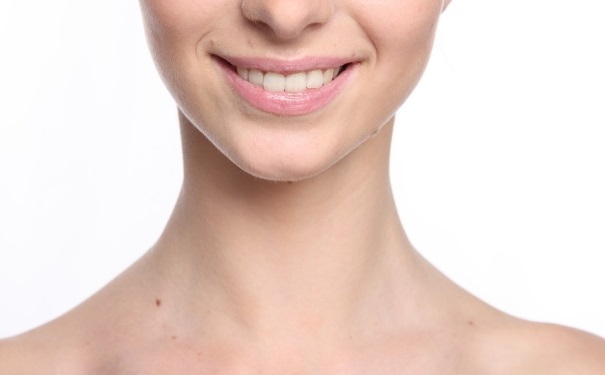 脖子黑怎么办？脖子黑怎么变白最有效？(1)