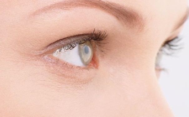 长皱纹的原因是什么？皱纹产生的原因有哪些？(1)