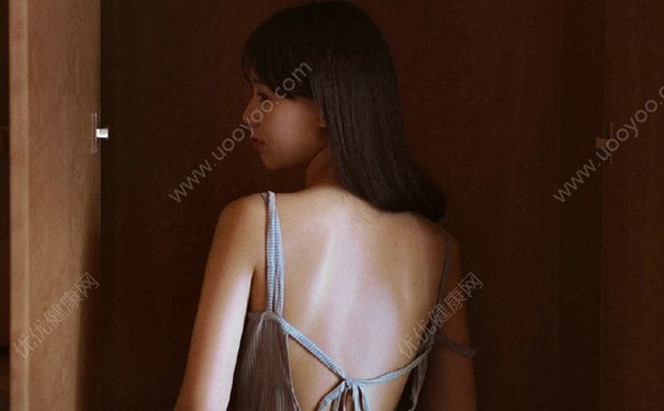 女生乳房里面硬硬的怎么回事？青春期胸部是硬的怎么办？(2)
