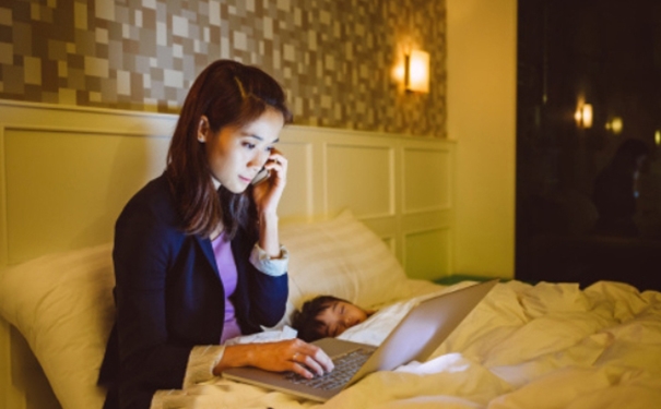 熬夜会导致月经推迟吗？熬夜会不会影响月经？[图]