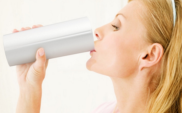 多喝水皮肤会变好吗？多喝水皮肤真的可以变好吗？(1)