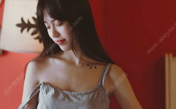 女生乳房里面硬硬的怎么回事？青春期胸部是硬的怎么办？(3)