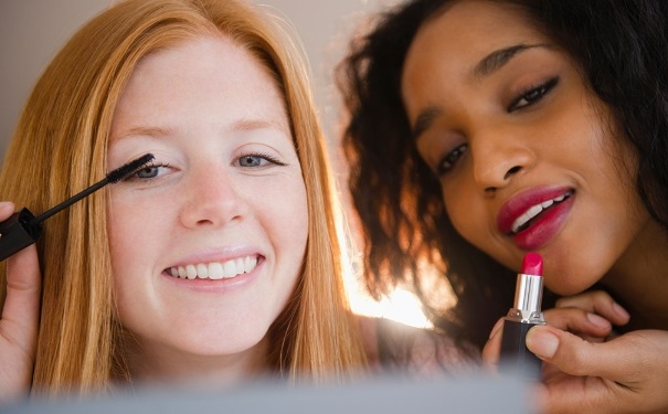 如何化妆眼睛变大？怎么化妆把眼睛变大？[图]