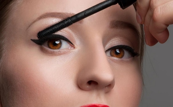 化妆的误区有哪些？如何正确化彩妆？(1)