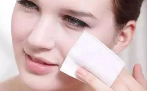 爽肤水擦脸怎么会刺痛？用爽肤水脸有刺痛感的原因(1)