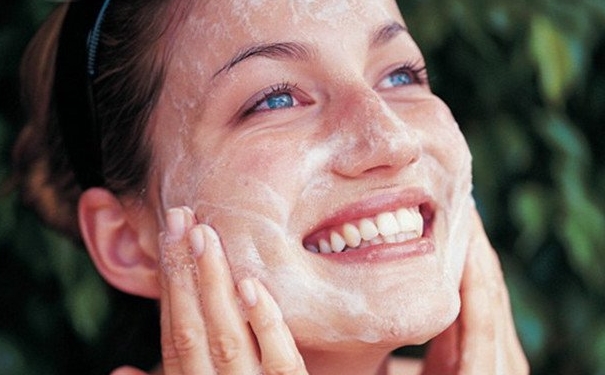 洗面奶能去黑头吗？去黑头洗面奶有用吗？(1)