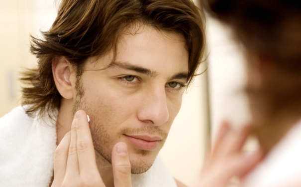 夏天男士用什么护肤品？夏天男生用什么护肤品？(1)