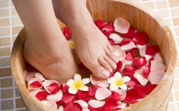 月经期间泡脚好吗？月经期间泡脚好不好？[图]