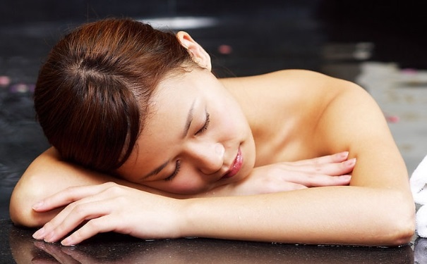 月经期间有血块是什么原因？月经期间有血块是什么原因