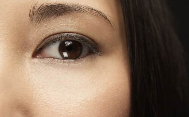 贴双眼皮贴能变成双眼皮吗？贴双眼皮有什么危害？[图]