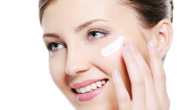 面霜涂在脸上有刺痛感是怎么回事？涂面霜脸会刺痛是怎么回事？(1)