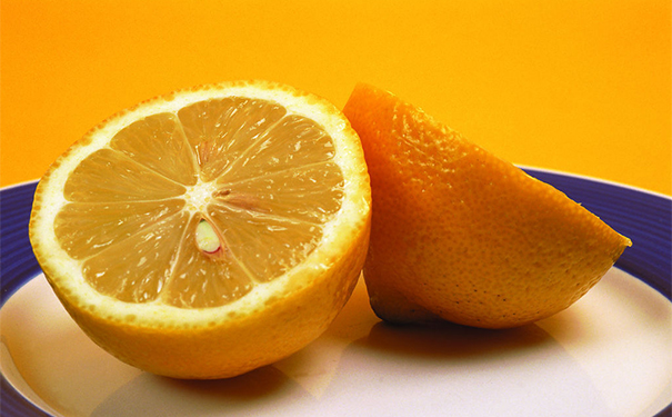 秋季一般怎么护肤？秋季几招让你的肌肤水润通透？(1)