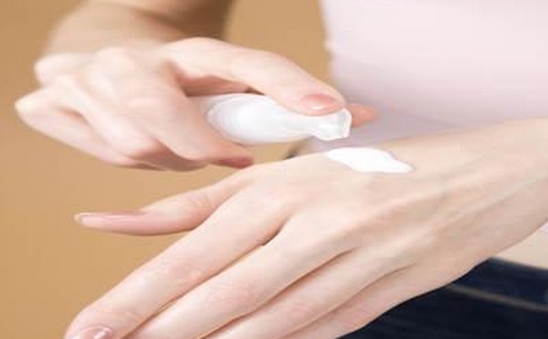 护手霜什么时候用最好？护手霜晚上要用吗？(1)