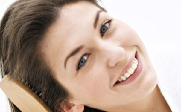 头发打结成一坨怎么办？头发打结成坨梳开窍门[图]