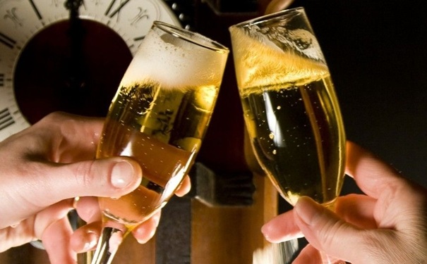 经期能喝酒吗？女人月经期能喝酒吗？(1)