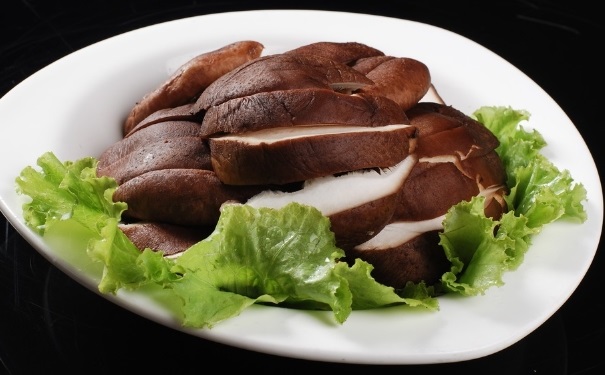 香菇有点发霉可以吃吗？香菇有点发黑可以吃吗？[图]