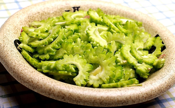 苦瓜生吃好还是熟吃好？苦瓜生吃好不好？(1)