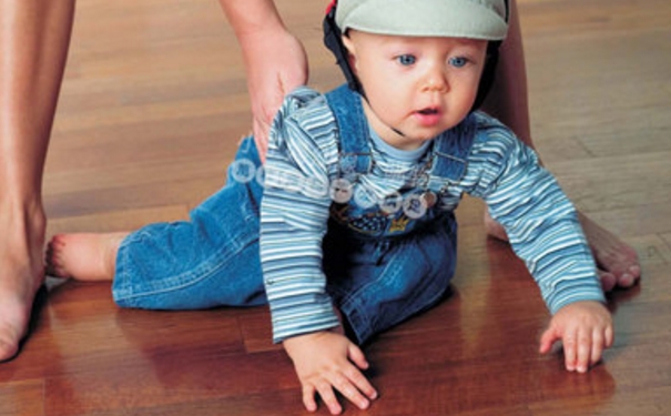 宝宝多大穿鞋子比较好？宝宝几个月穿鞋子最合适？[图]