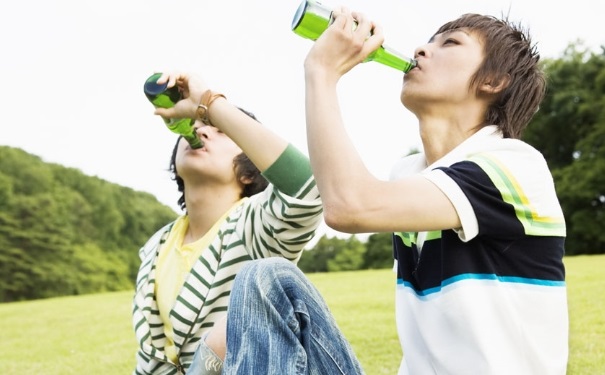 喝酒后第二天头痛怎么办？喝酒第二天头痛怎么办？[图]