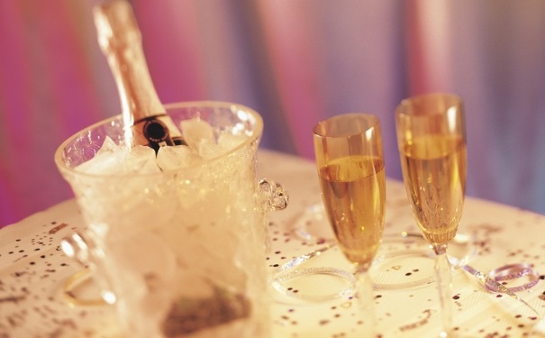 喝酒前喝酸奶有用吗？喝酒前和酸奶有什么用？[图]