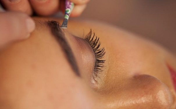 修眉后几天可以沾水？修眉多久可以沾水？[图]