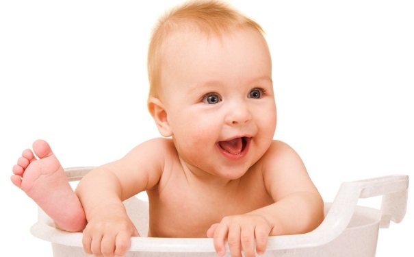 宝宝脸上长湿疹怎么办？婴儿脸上起湿疹(1)