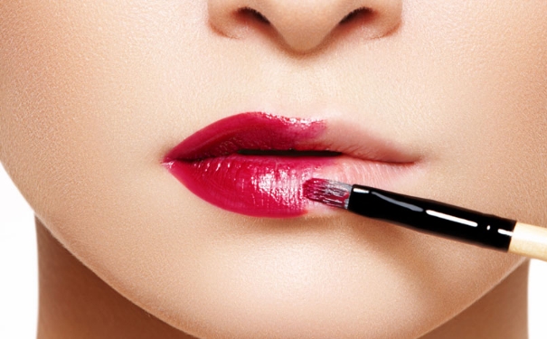 涂口红需要卸妆吗？涂口红要不要卸妆？(1)