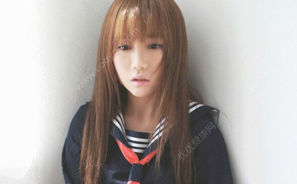 15岁女孩月经提前是怎么回事？15岁女孩月经提前是什么原因？(4)