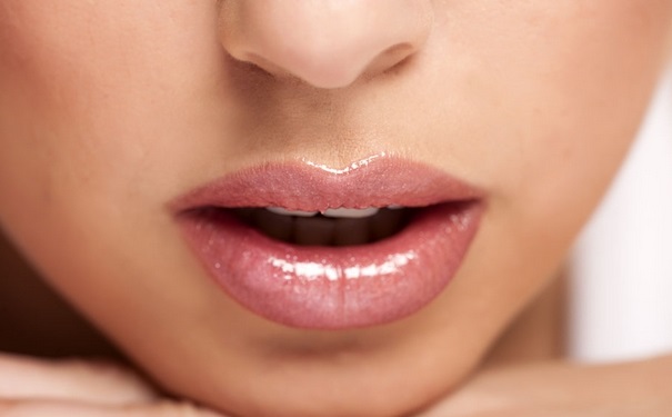 唇部去角质膏怎么用？用唇部去角质膏要注意什么？(1)